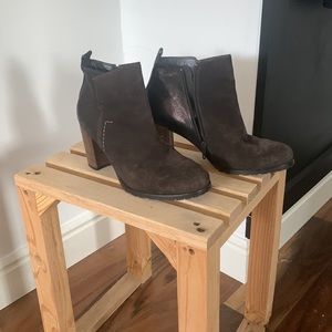 Paul Green Ankle Heel Rubber‎ Sole Bootie. Size 6.5